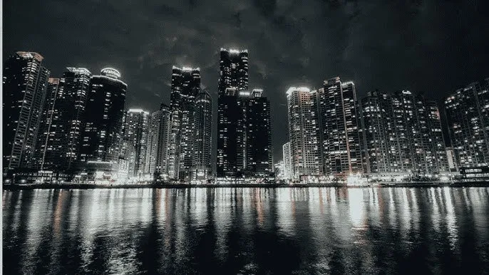 晚上打扑克的声音长视频 - 城市之光：霓虹背后的人间烟火